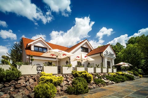 Facade/entrance, Balcony/Terrace