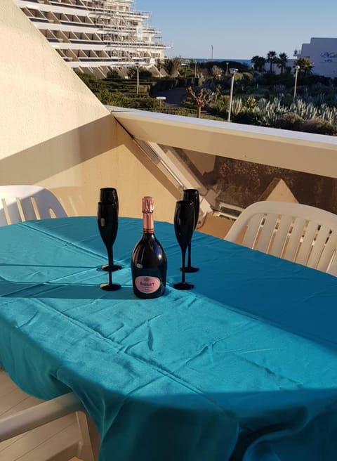 Patio, Balcony/Terrace, Sea view, Alcoholic drinks