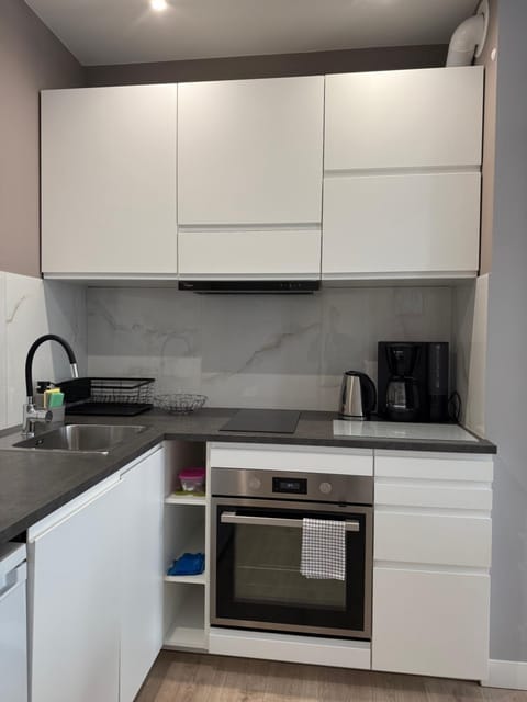 Coffee/tea facilities, Kitchen or kitchenette, dishwasher, microwave, stove