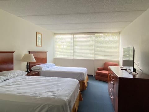 Miami Gardens Inn & Suites Hotel in Golden Glades