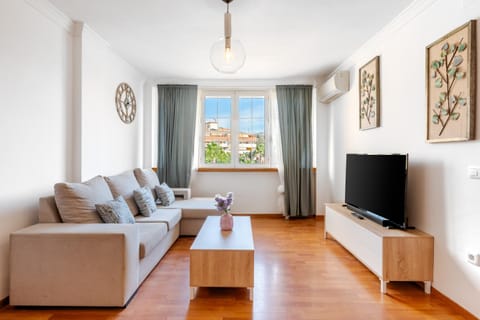 Communal lounge/ TV room, Living room, Seating area