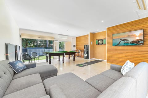 Billiard, Game Room, Living room, Seating area