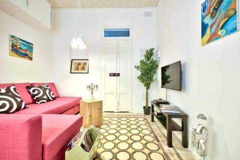 Valletta Art House - Retro Bordello Apartment in Valletta
