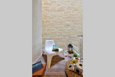 Valletta Art House - Retro Bordello Apartment in Valletta