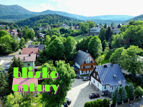 Property building, Patio, Facade/entrance, Garden, Garden, Balcony/Terrace, Parking