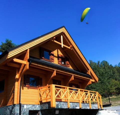 Property building, Day, People, Natural landscape, Garden, Hiking, Hiking, Mountain view, Area and facilities, children, young children, older children, Family