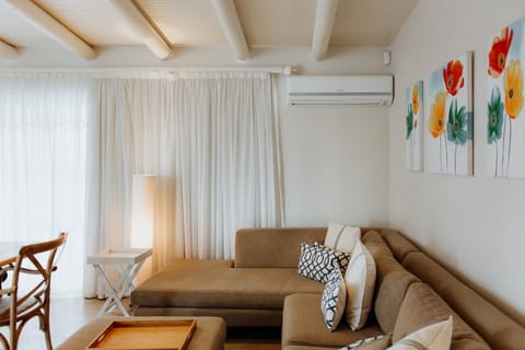 Lounge or bar, Seating area