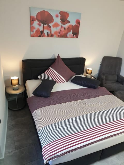 Bed, Seating area, Bedroom