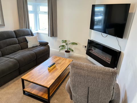 TV and multimedia, Living room, Evening entertainment