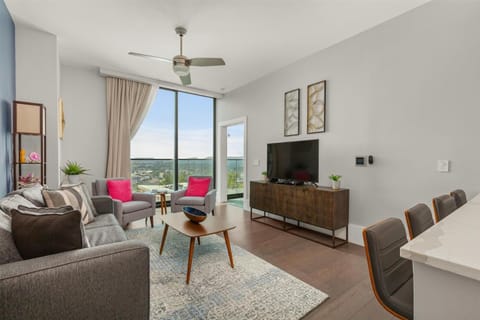 Natural landscape, TV and multimedia, Living room, Seating area, Dining area