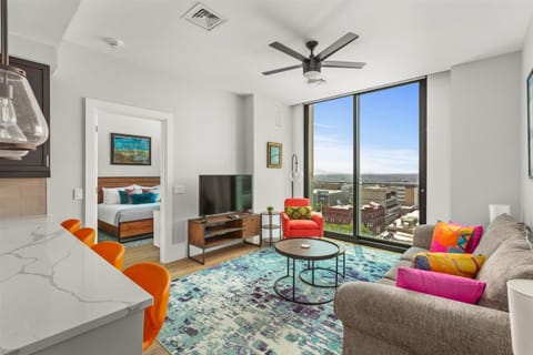 Bed, TV and multimedia, Living room, Photo of the whole room, Seating area, Bedroom