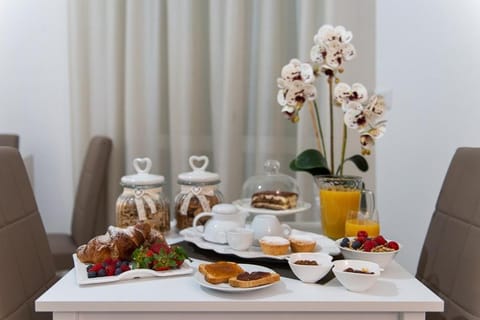 Food and drinks, Food, Breakfast, Buffet breakfast