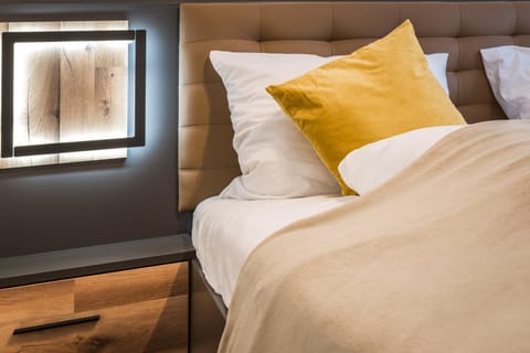 Bed, Photo of the whole room, Decorative detail, Bedroom
