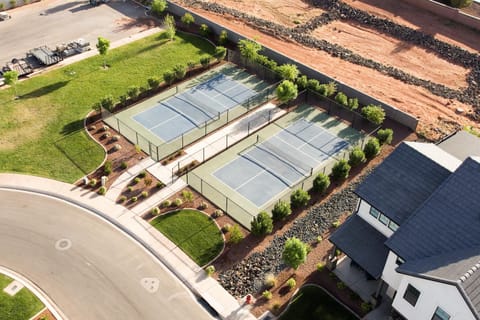 Kantada in the Sun - Poolside Retreat House in Santa Clara