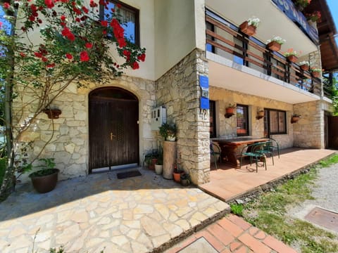 Property building, Patio, Facade/entrance