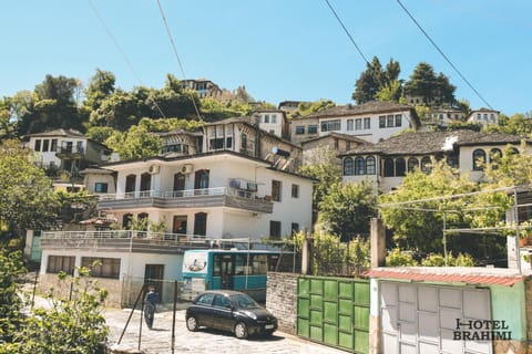 Property building, Neighbourhood