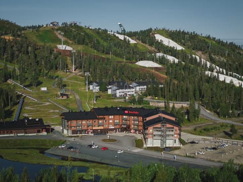 Property building, Day, Neighbourhood, Natural landscape, Bird's eye view, View (from property/room), Mountain view, Parking