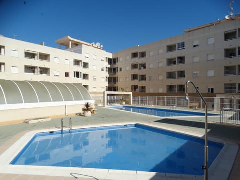 Property building, Swimming pool, sunbed