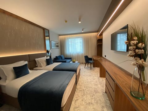 Photo of the whole room, Seating area