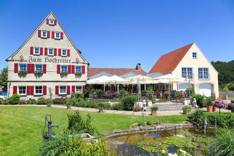 Property building, Restaurant/places to eat