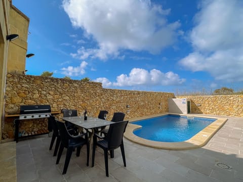 Day, Natural landscape, Swimming pool, sunbed