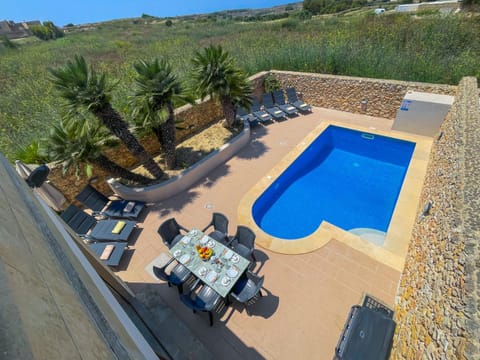 Natural landscape, BBQ facilities, View (from property/room), Pool view, Pool view, Swimming pool, Swimming pool, Sunset, sunbed, sunbed