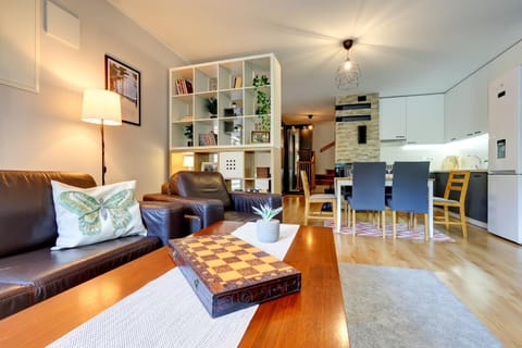 Kitchen or kitchenette, Living room, Seating area, Dining area, stove