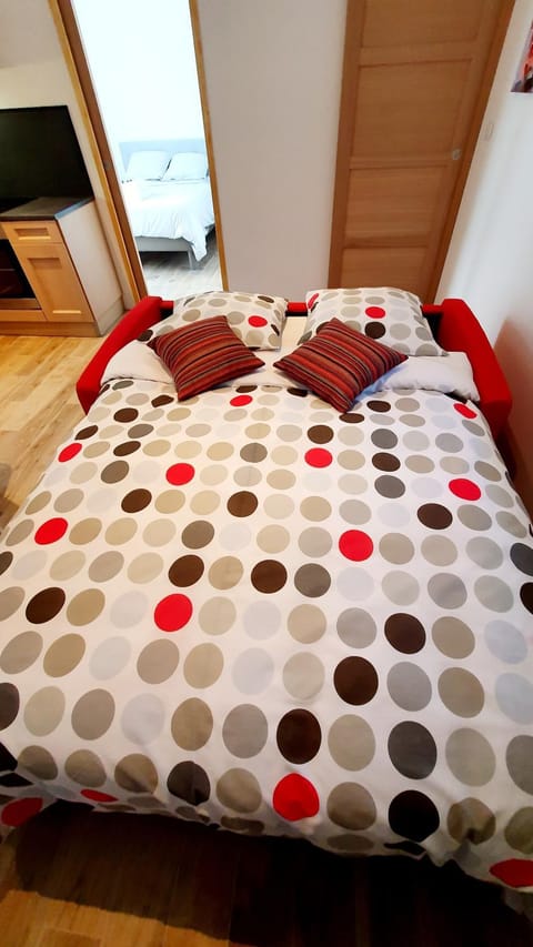 "LE PAVILLON" Maisonnette 150 m gare des Aubrais House in Orléans