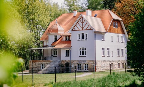 Property building, Garden view, Landmark view
