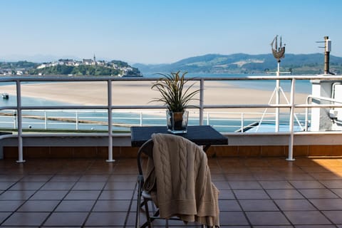 Summer, Balcony/Terrace, On site, Landmark view, Mountain view, River view, Sunrise, Sunset
