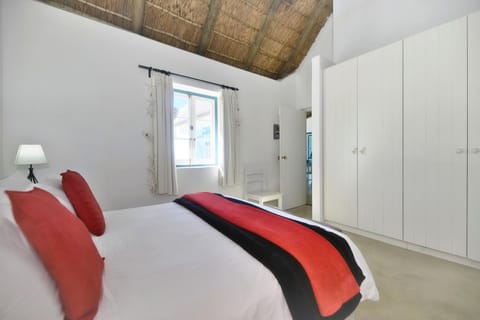 Pebbles in Langezandt, Struisbaai House in Western Cape