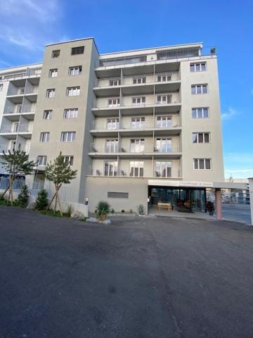 Property building, Facade/entrance, Lobby or reception