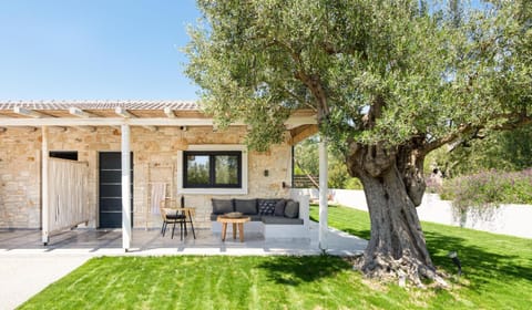 Property building, Patio, Facade/entrance, Garden