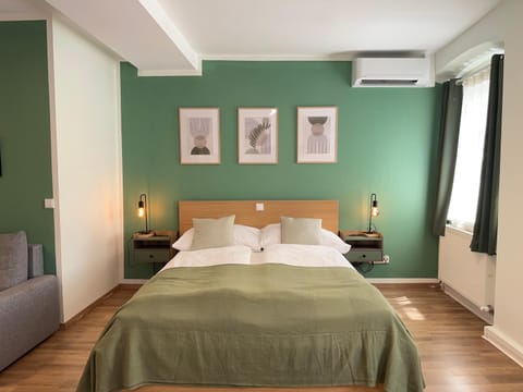 Bed, Photo of the whole room, Bedroom, air conditioner