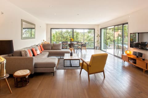 Villa casa Luna piscine chauffée vue mer proche centre et plage de Calvi Villa in Calvi