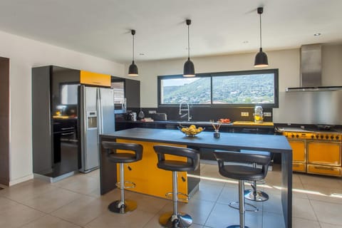 Kitchen or kitchenette, Communal kitchen