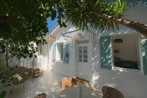 Patio, Patio, Facade/entrance, Balcony/Terrace, Balcony/Terrace