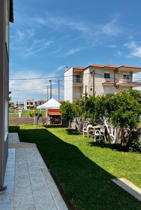 Property building, Day, Garden, Garden view