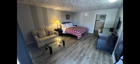 Bed, Seating area, Bedroom