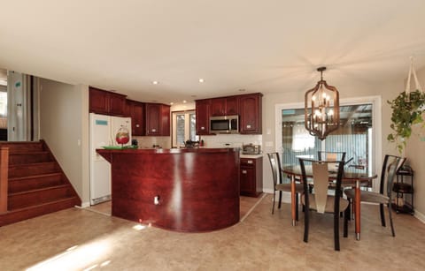 IVP Manor House By LAKE BEACH and NAVAL BASE House in Gurnee