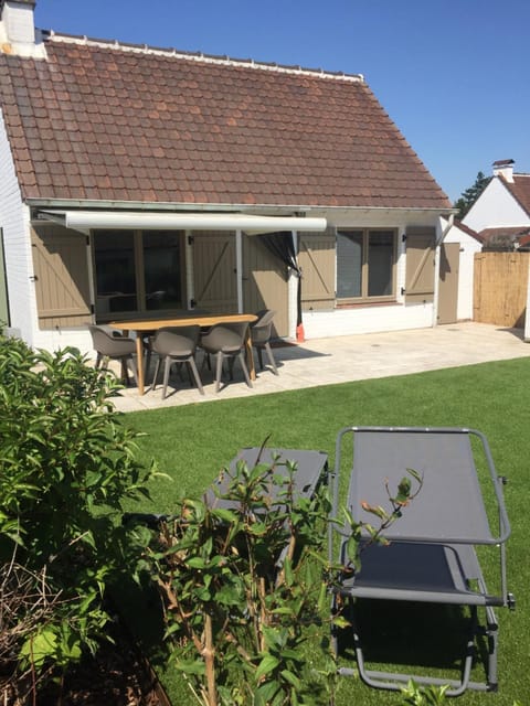 Property building, Patio, Garden