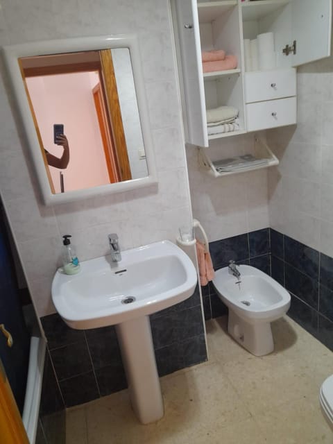 Relax y comodo APARTAMENTO CON GRAN TERRAZA, PISCINA Y CON VISTAS AL MAR, A SOLO 50 m DE LA PLAYA Apartment in Daimús