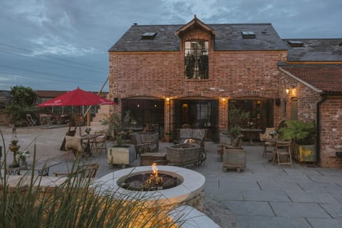 Patio, Restaurant/places to eat, Lounge or bar, Dining area