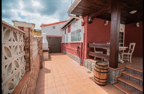 Patio, BBQ facilities, Balcony/Terrace