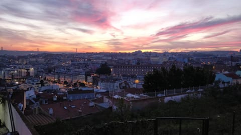 Bedroom, City view, Landmark view, River view, Sunset, Quiet street view