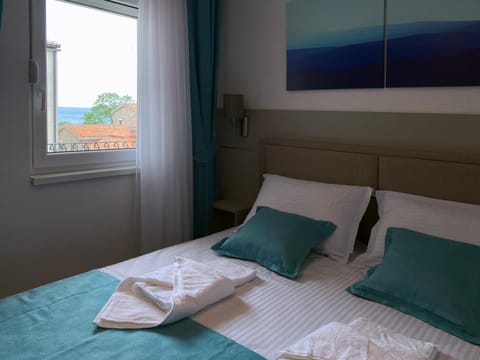 Bed, Photo of the whole room, Bedroom, Sea view