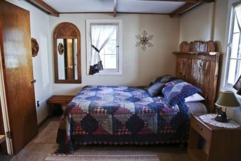 Cabin #4 - Loon's Landing cabin Cabin in Carp Lake