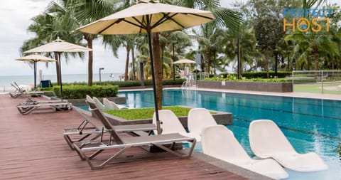 Day, Garden, Garden view, Pool view, Swimming pool, sunbed
