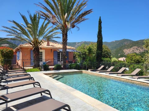 Swimming pool, sunbed