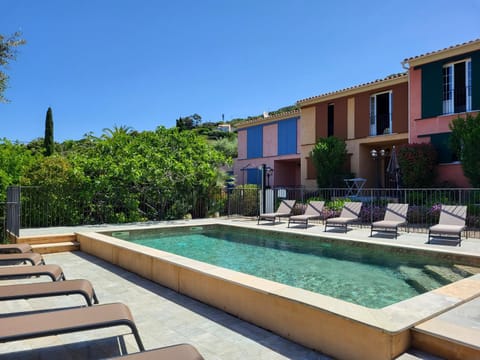 Property building, Pool view, Swimming pool, sunbed